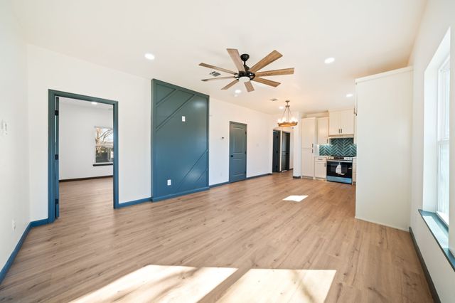 801 E Brown Street, Ennis, TX 75119