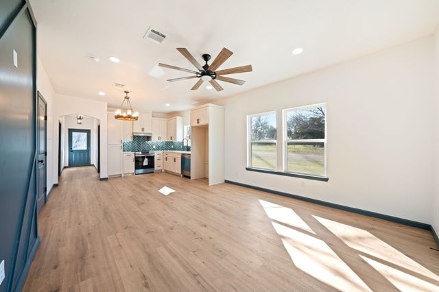 801 E Brown Street, Ennis, TX 75119