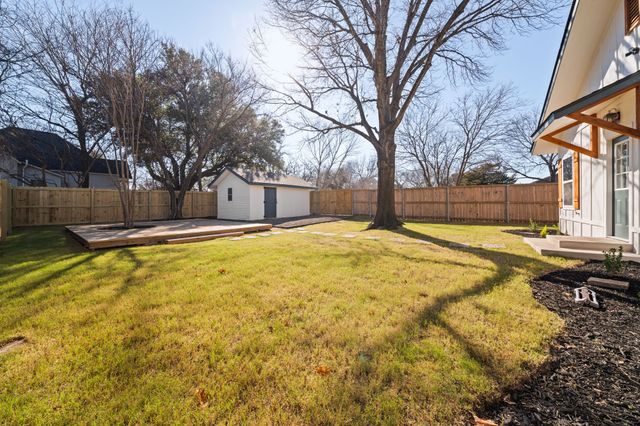 801 E Brown Street, Ennis, TX 75119
