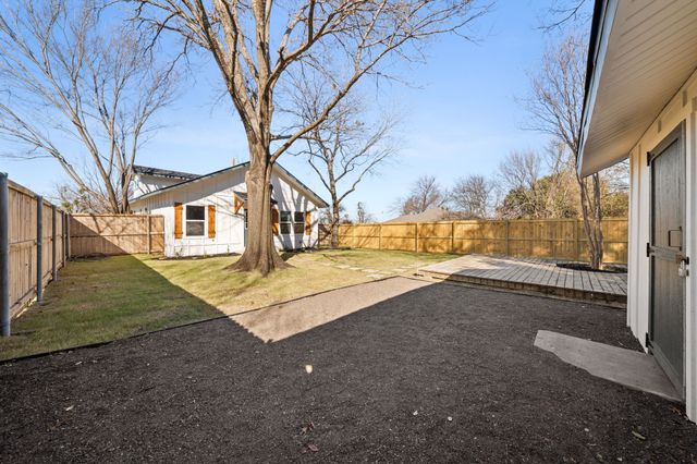 801 E Brown Street, Ennis, TX 75119