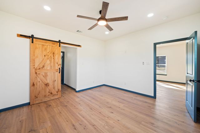 801 E Brown Street, Ennis, TX 75119