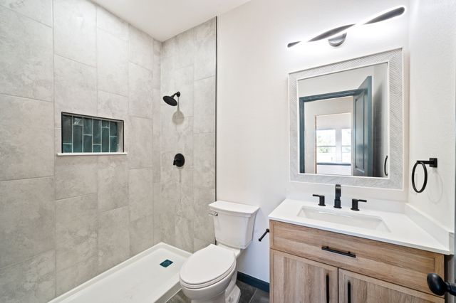 801 E Brown Street, Ennis, TX 75119