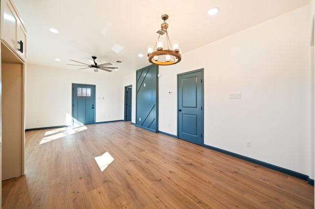 801 E Brown Street, Ennis, TX 75119