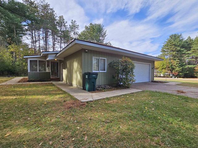 N2071 MARY JANE CIRCLE, Waupaca, WI 54981