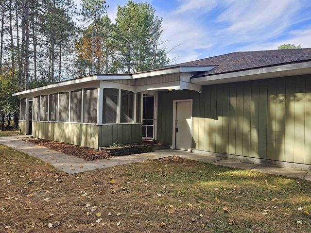N2071 MARY JANE CIRCLE, Waupaca, WI 54981
