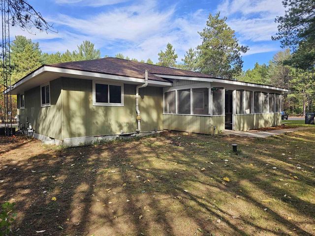 N2071 MARY JANE CIRCLE, Waupaca, WI 54981