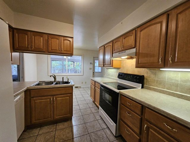 N2071 MARY JANE CIRCLE, Waupaca, WI 54981