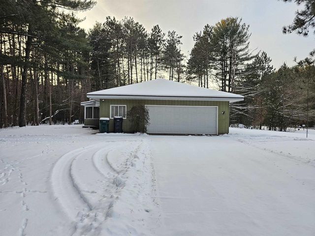 N2071 MARY JANE CIRCLE, Waupaca, WI 54981