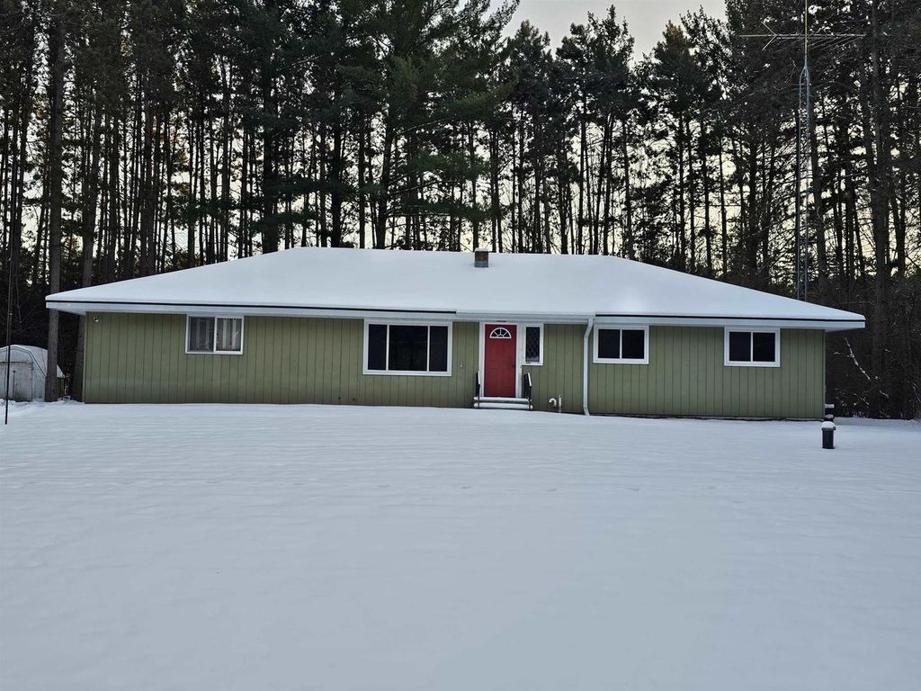 N2071 MARY JANE CIRCLE, Waupaca, WI 54981