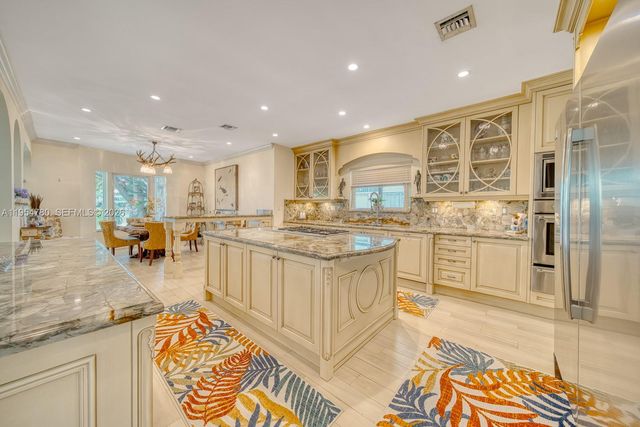 170 S Hibiscus Dr, Miami Beach, FL 33139