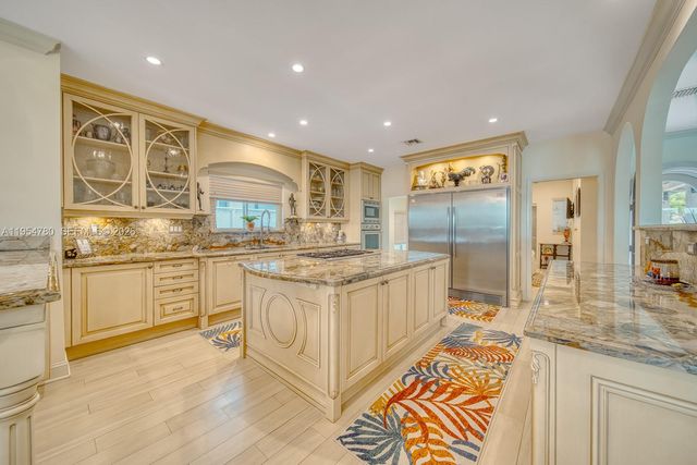 170 S Hibiscus Dr, Miami Beach, FL 33139