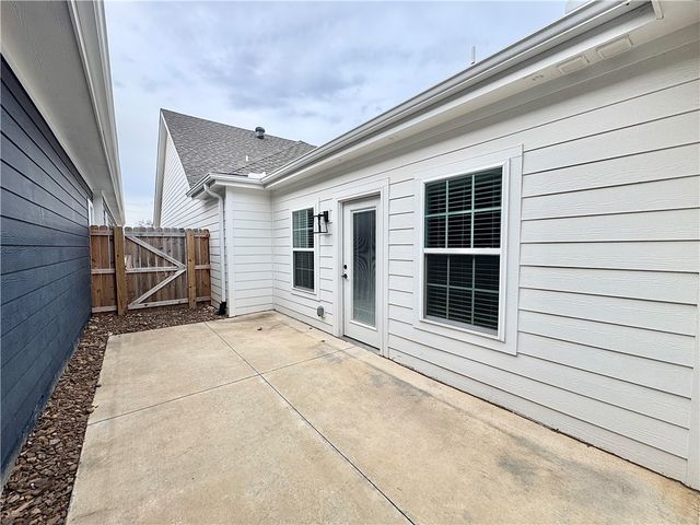 1011 NE Heights Lane, Bentonville, AR 72712