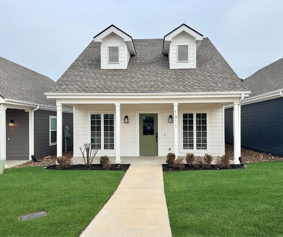 1011 NE Heights Lane, Bentonville, AR 72712