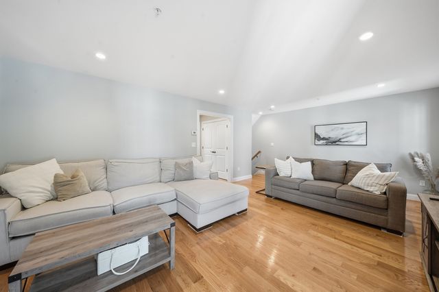 61 Valley St 2, Wakefield, MA 01880