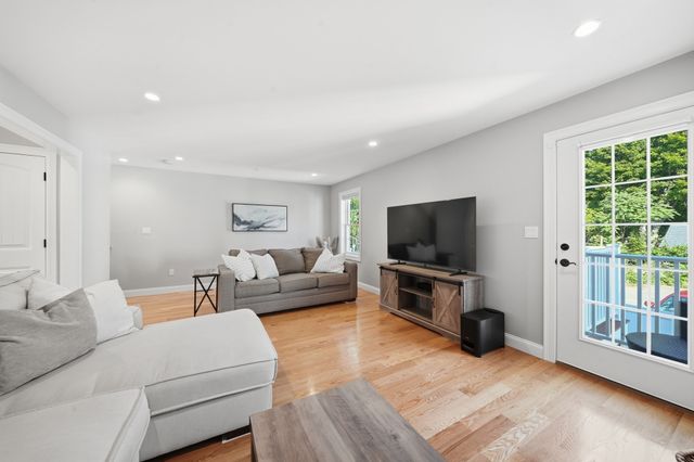 61 Valley St 2, Wakefield, MA 01880