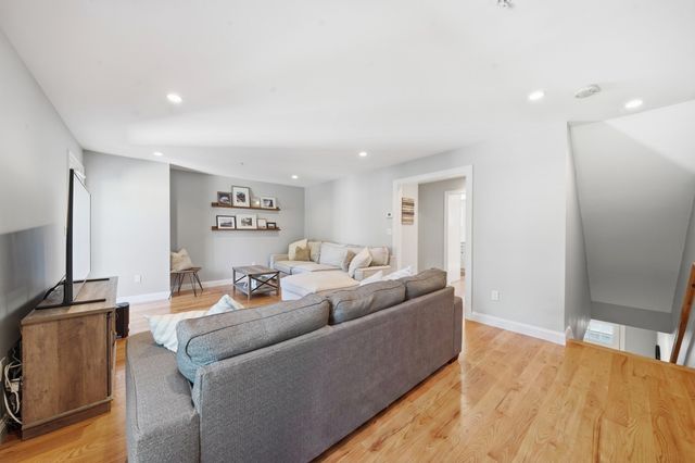 61 Valley St 2, Wakefield, MA 01880