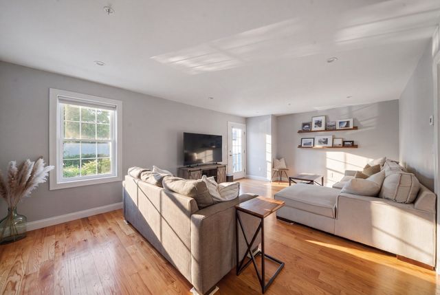 61 Valley St 2, Wakefield, MA 01880