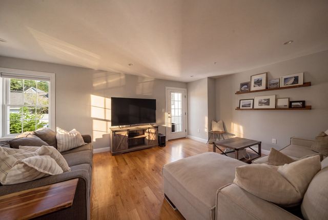 61 Valley St 2, Wakefield, MA 01880
