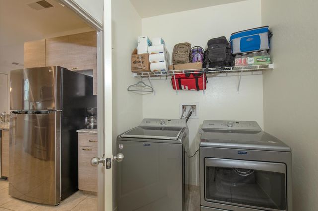 352 S Wind Court, Visalia, CA 93292