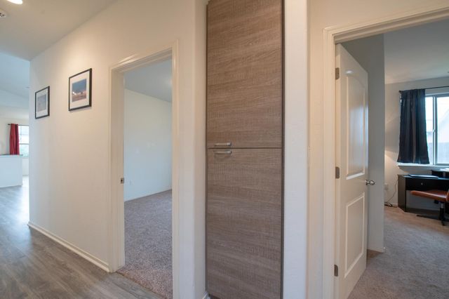 352 S Wind Court, Visalia, CA 93292