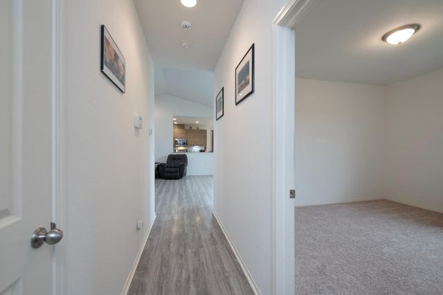 352 S Wind Court, Visalia, CA 93292