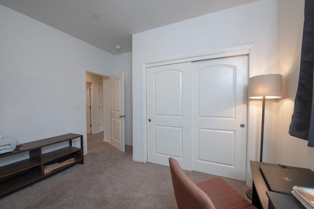 352 S Wind Court, Visalia, CA 93292