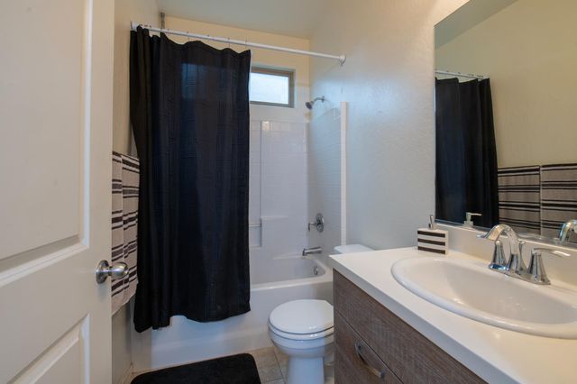 352 S Wind Court, Visalia, CA 93292