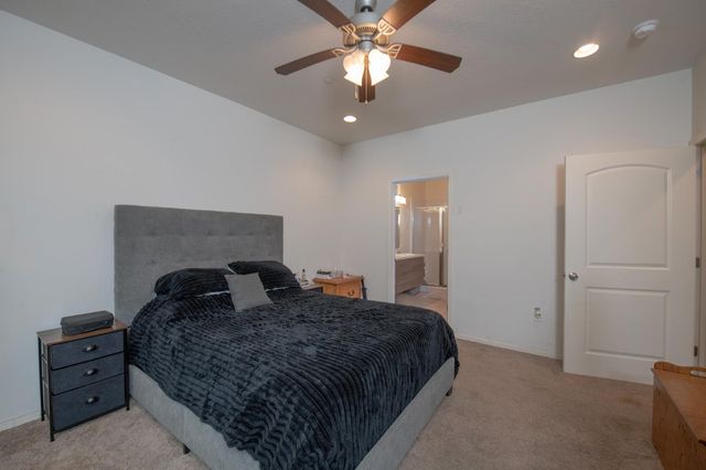 352 S Wind Court, Visalia, CA 93292