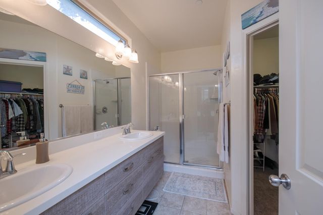 352 S Wind Court, Visalia, CA 93292