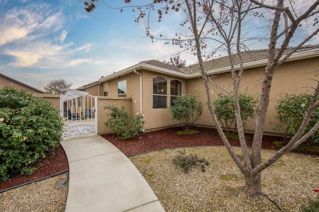 352 S Wind Court, Visalia, CA 93292