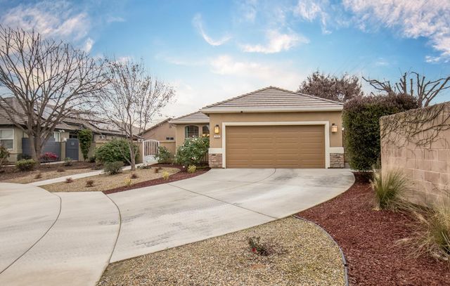 352 S Wind Court, Visalia, CA 93292