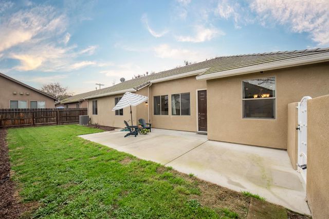 352 S Wind Court, Visalia, CA 93292