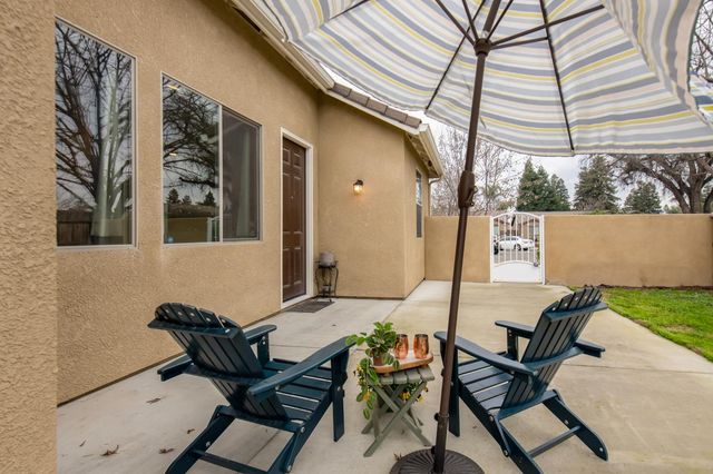 352 S Wind Court, Visalia, CA 93292