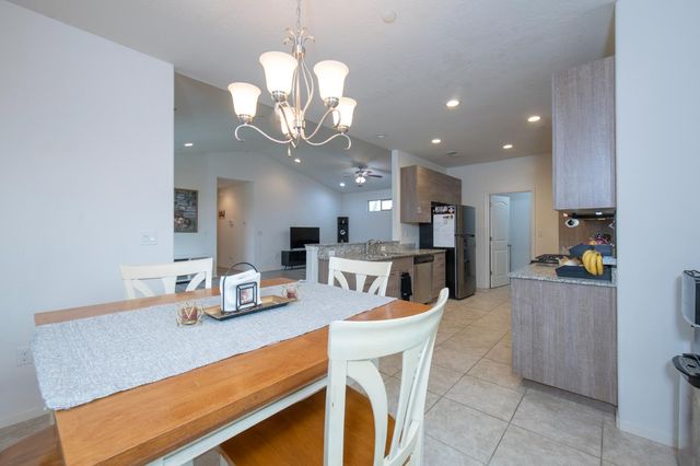 352 S Wind Court, Visalia, CA 93292