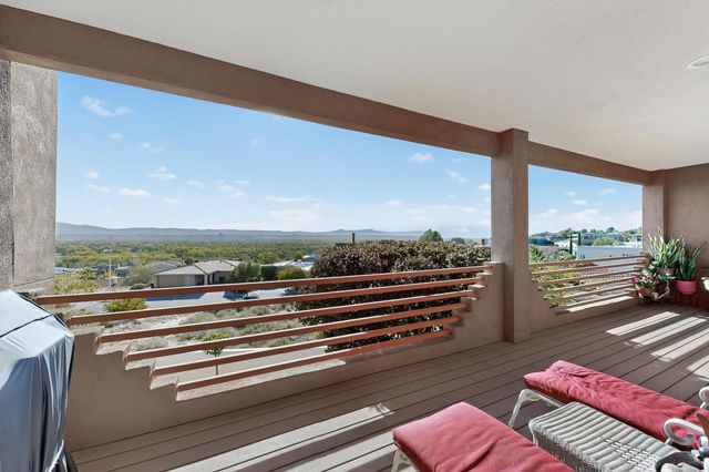 1732 Cliffside Drive NW, Albuquerque, NM 87105