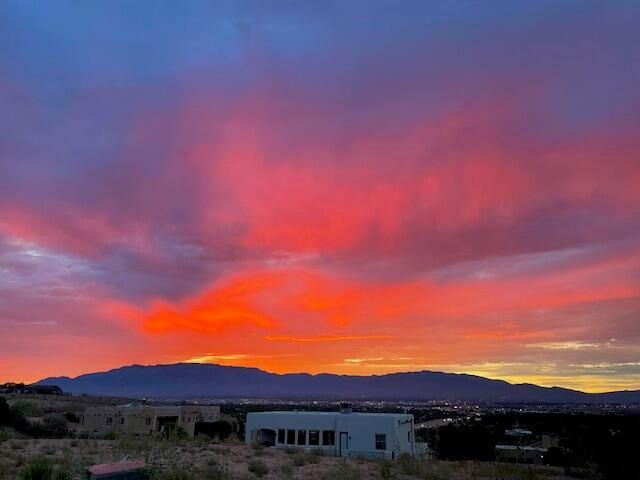 1732 Cliffside Drive NW, Albuquerque, NM 87105