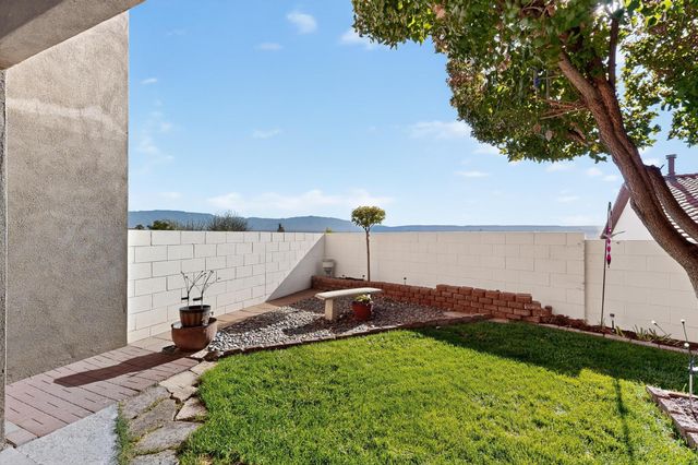 1732 Cliffside Drive NW, Albuquerque, NM 87105