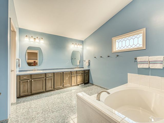 839 Kings Park Road, Monroe Twp, MI 48161