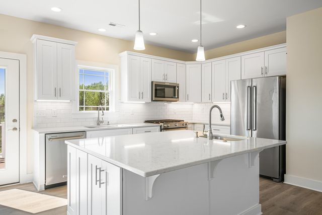 6903 Doral DR, Radford, VA 24141