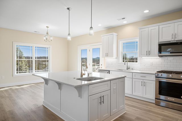 6903 Doral DR, Radford, VA 24141