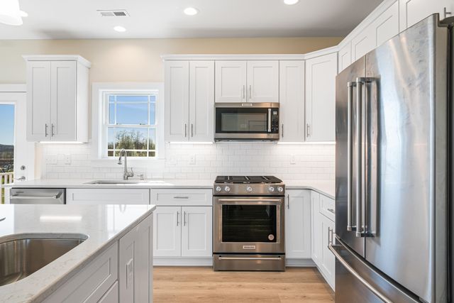 6903 Doral DR, Radford, VA 24141