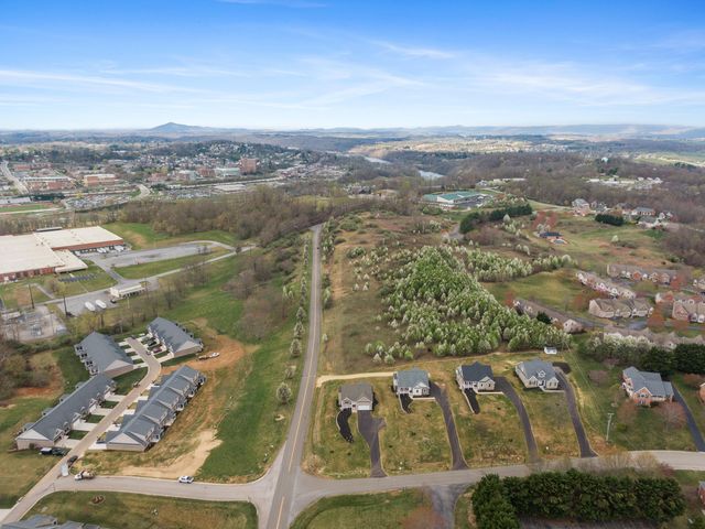 6903 Doral DR, Radford, VA 24141