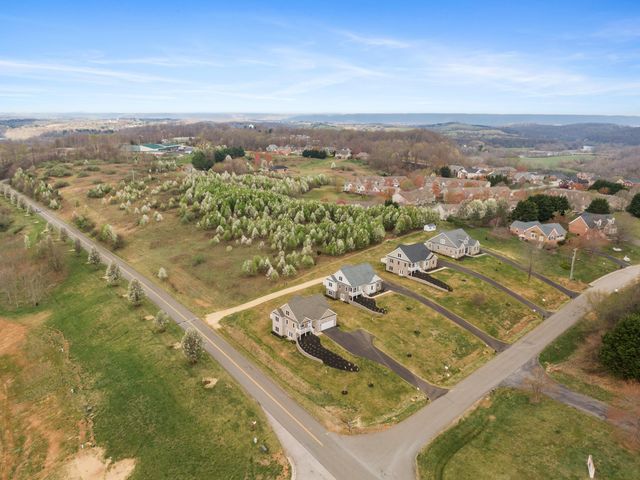 6903 Doral DR, Radford, VA 24141