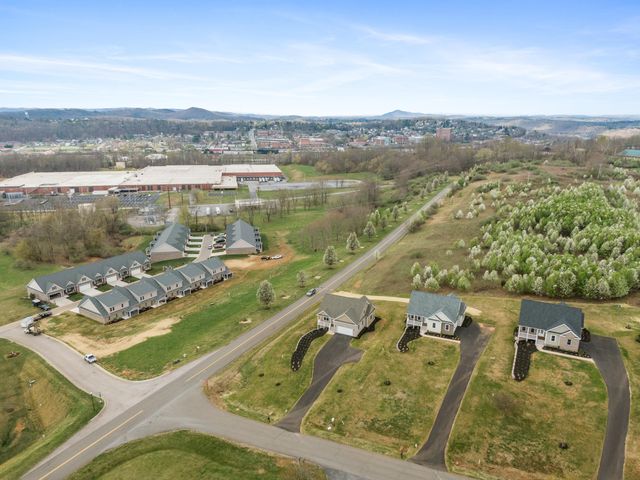 6903 Doral DR, Radford, VA 24141
