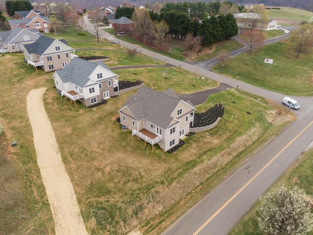 6903 Doral DR, Radford, VA 24141