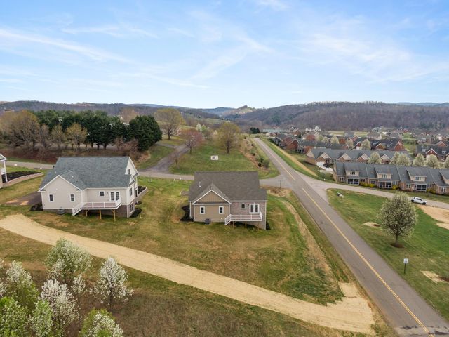 6903 Doral DR, Radford, VA 24141