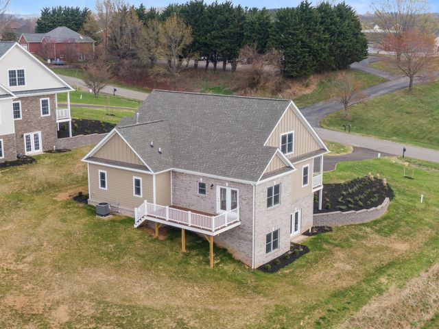 6903 Doral DR, Radford, VA 24141