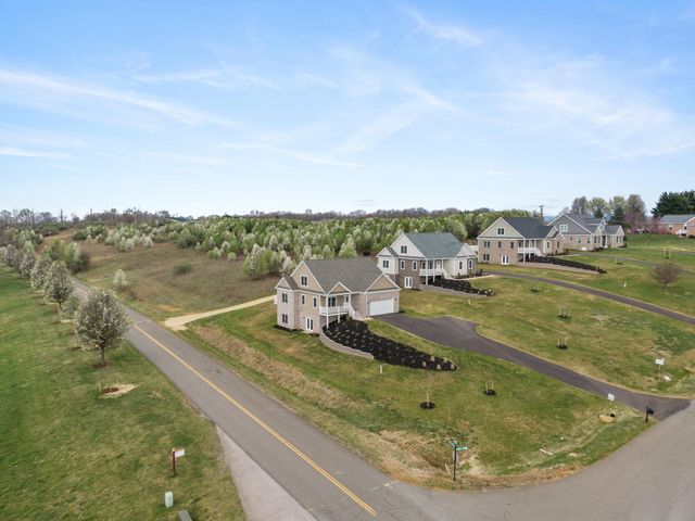 6903 Doral DR, Radford, VA 24141