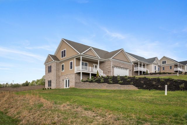 6903 Doral DR, Radford, VA 24141