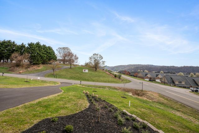 6903 Doral DR, Radford, VA 24141